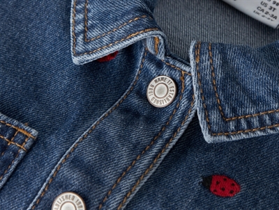 Name It denimjakke i blå nuance med mariehønebroderi detalje