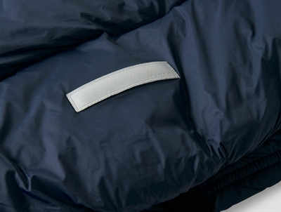 Name It blå vest med refleksdetalje closeup