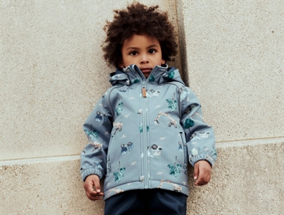 Name It softshelljakke i blå nuance med arbejdsbilprint på barn