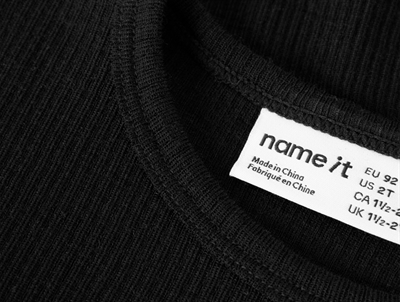 Detalje af Name It uld bluse i sort med rund hals