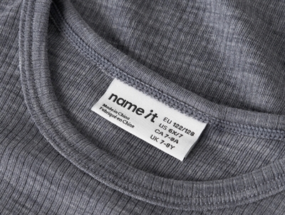 Name It ribbluse i grå nuance med rund hals