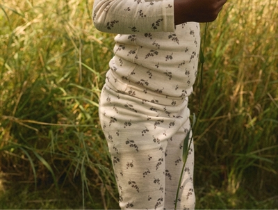 Barn iklædt Lil\' Atelier leggings i morganite berry uld til børn