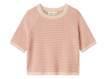 Strikbluse fra Lil' Atelier i misty rose med teksturstrik 