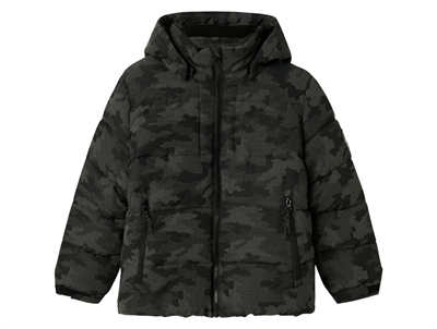 Front af Name It pufferjakke black med lommer og hætte