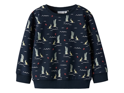 sweatshirt fra Name It i navy med print af alligator og fisk
