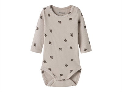 Name It body i råhvid nuance med bi print