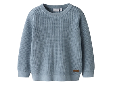 Name It striktrøje i støvet blå nuance med strukturstrik og rund hals