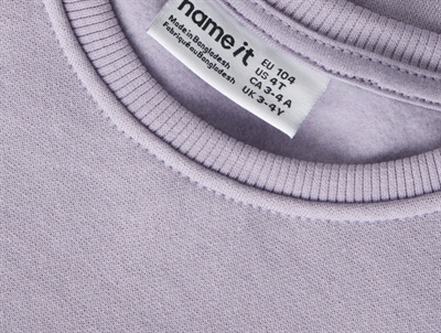 Name It sweatshirt i lys lilla nuance lavender gray med ribkanter