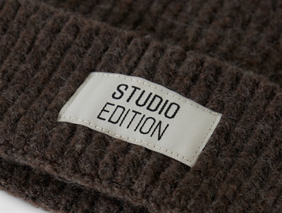 Name It beanie seal brown med ribstrik