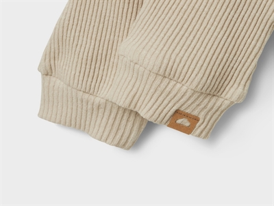 Name It bukser i beige nuance med ribstruktur