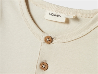 Lil\' Atelier bluse turtledove med knapper