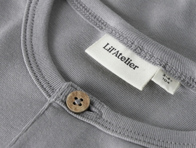 Lil\' Atelier bluse ultimate grey med knapper