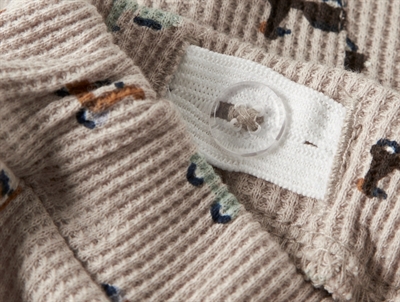 Name It bukser i brunlig nuance med små scootere