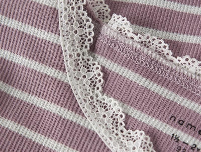 name it mini bluse toadstool med striber og blondekant detalje