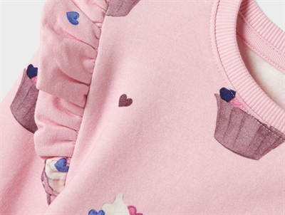 name it mini sweatshirt lyserød med cupcakeprint og flæser