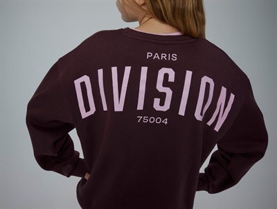 Pige iført Name It sweatshirt sassafras med print