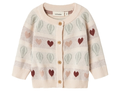 Råhvid baby cardigan fra Lil' Atelier med mønster af hjerter og balloner