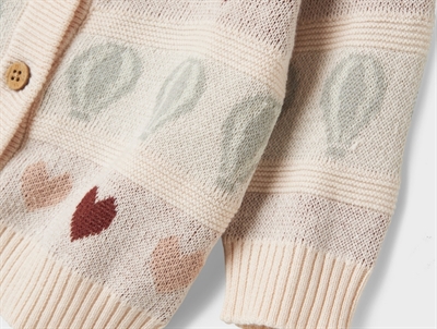 Råhvid baby cardigan fra Lil\' Atelier med mønster af hjerter og balloner
