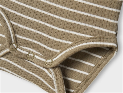 Name It body i brunlig nuance med hvide striber