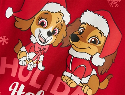 Detalje af Paw Patrol motiv på barbados cherry bluse fra Name It