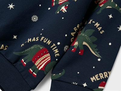 Detalje af dinosaur juleprint på navy sweatshirt fra Name It