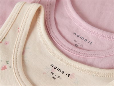 name it undertrøjer i lyserøde nuancer med blomsterprint