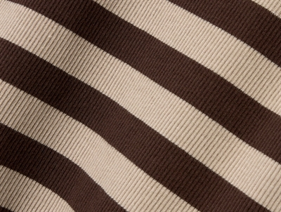 nærbillede af ribstruktur på top med brune og beige striber fra Name It