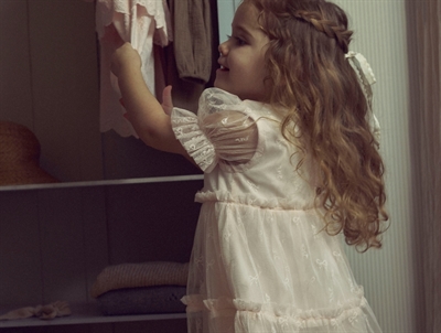 Barn iført Lil\' Atelier kjole i rosa nuance med tyl