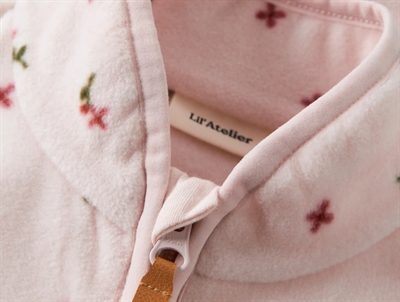 Lil\' Atelier fleecesæt hushed violet flowers med flæser
