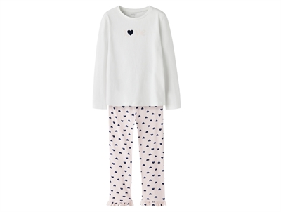 pyjamas fra Name It i hvid og rosa med hjerteprint