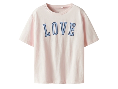 t-shirt fra Name It i lyserød med love print