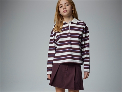 Pige iført Name It twillnederdel sassafras