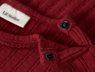 Detalje af Lil\' Atelier body red dahlia med knap