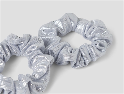 detalje af sølv hårelastikker med små sten fra Name It