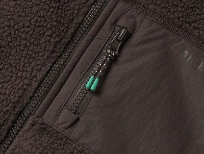 Name It teddy vest i mørkebrun nuance med lynlåslomme detalje  