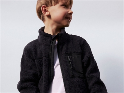 Name It teddyjakke i sort på model  