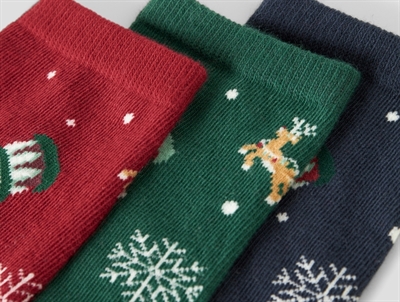 Nærbillede af Name It strømper med julemotiver 3-pack