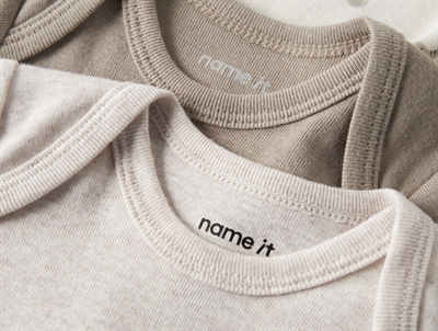 Name It baby body 3 pak i råhvid og beige med elefant og dyreprint