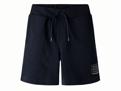 Name It sweatshorts i navy nuance salute med badge foran