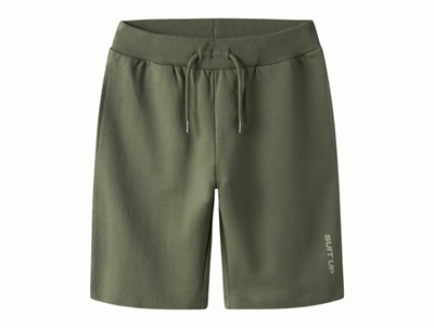 Name It sweatshorts i grøn nuance olivine med print på benet