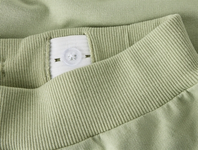 Name It sweatshorts i lysegrøn nuance swamp med elastik i taljen