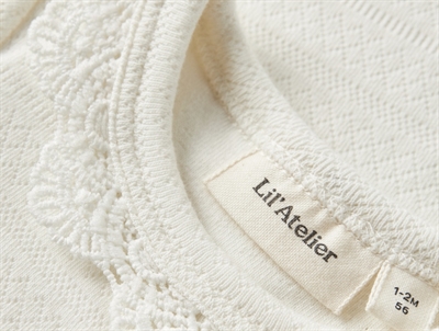 Lil\' Atelier body coconut milk med blondekrave