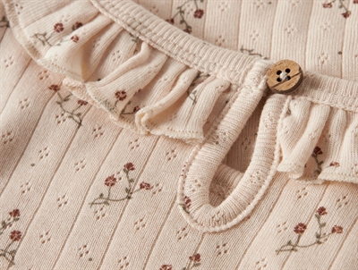 Lil\' Atelier bluse i sart lyserød nuance med flæsekant og blomsterprint