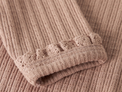 Lil\' Atelier bluse i rosabrun nuance med blondekant ved hals