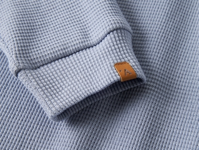 Lil\' Atelier bluse i støvet blå nuance med ribkant ved ærme