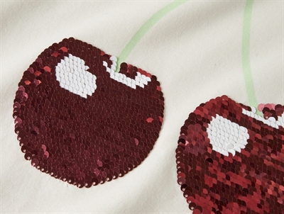 Name It t-shirt i råhvid nuance gardenia med pailetkirsebær ogprintet stilk og blad