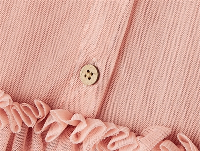 kjole i misty rose fra Lil\' Atelier med tyl og flæser