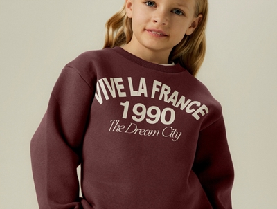 Name It sweatshirt andorra med frontprint på model