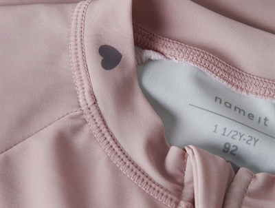 Name It uv badebluse burnished lilac hjerteprint detalje