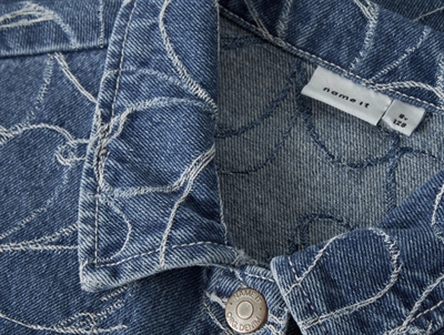 Name It skjorte medium blue denim med vævet blomster mønster